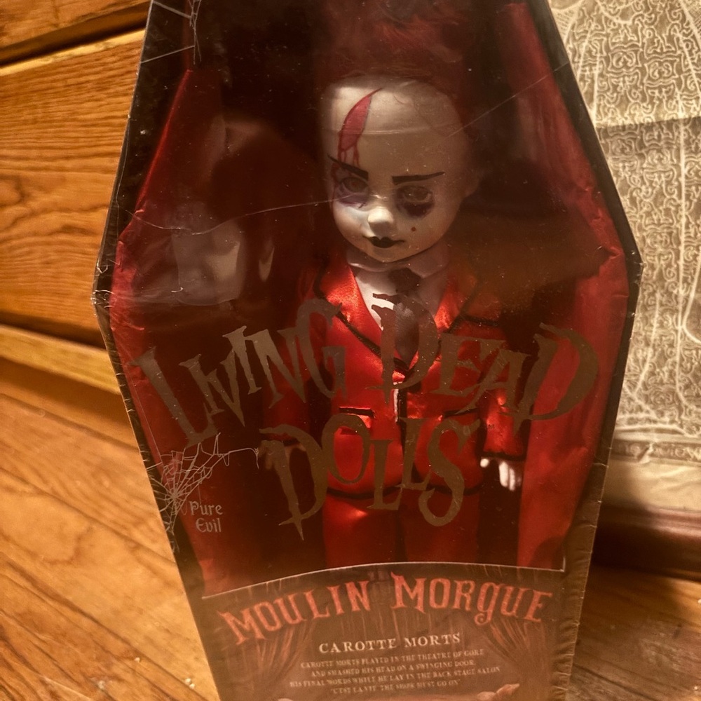 Living Dead Dolls Moulin Morgue Carotte Morts unopened